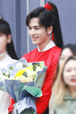 WildBluebell·张凌赫