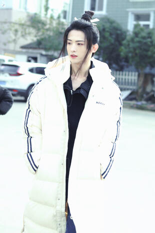 十万伏特·常华森