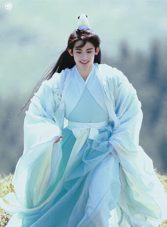 RevolvingDoor丨常华森