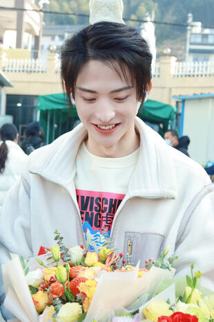 十万伏特·常华森