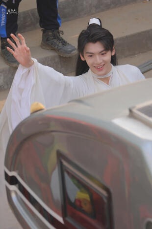 提灯丨翟潇闻0528