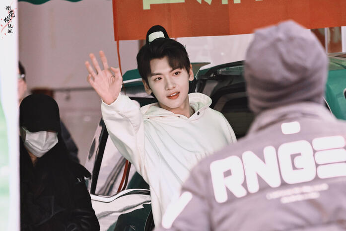 衔花怜故城丨1230x0528